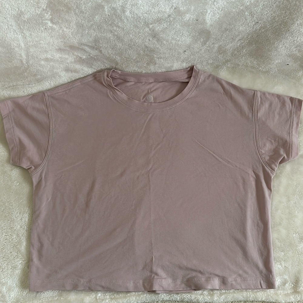 lululemon cropped cates t-shirt size 2 light dusty rose/pink color